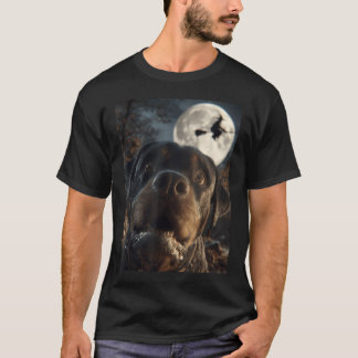 フクロウ柄ロットワイラーと満月の空飛ぶ魔女 Tシャツ