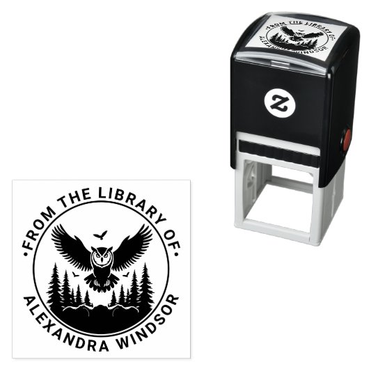 フクロウ飛行前面図、松の木ライブラリーブック名 セルフインキングスタンプ (インサイチュ)