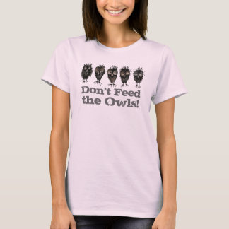 フクロウ食べ物を与えスを使わない – フクロウおもしろいことわざ Tシャツ