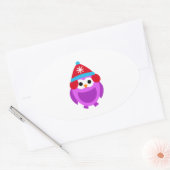 フクロウ鳥の紫色の冬の赤帽子かわいい漫画 楕円形シール (封筒)