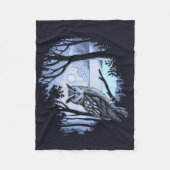 フクロウ・イン・フォレスト・クリアリング・フリースブランケット フリースブランケット (正面)