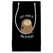 フクロウ・プン・ダークBGおもしろい一人でフクロウになりたい スモールペーパーバッグ (正面)