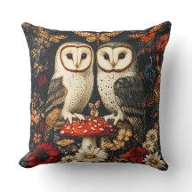 フクロウ、蛾、キノコ