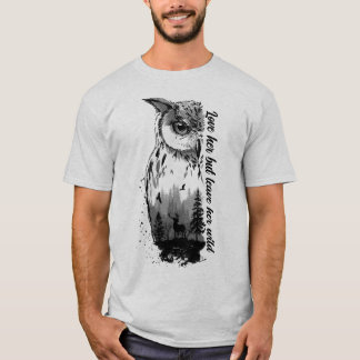 フクロウTシャツの背後にある鹿と自然 Tシャツ