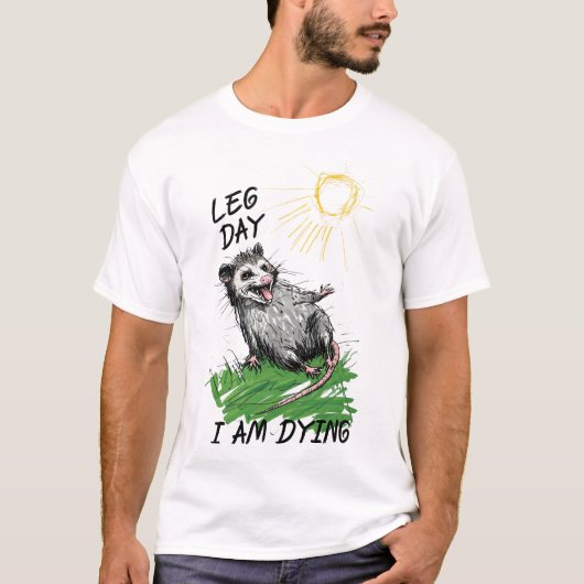 フクロネズミ 筋トレ 下半身の日 エクササイズ フィットネス 苦痛 Tシャツ (正面)