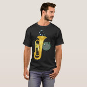 フグがチューバを演奏 Tシャツ (正面フル)