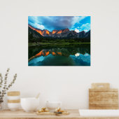 フシネ湖の山々に焼ける夕日 ポスター (キッチン)