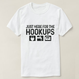 フックアップ好きのためのおもしろRVキャンプTシャツ Tシャツ