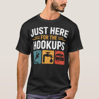 フックアップ目当てで来ただけ フリーキーなキャンピングカー/キャンピングトレーラー Tシャツ