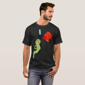 フック上のいたずらな虫 Tシャツ (正面フル)