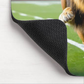 フットボールで轟音を上げるライオン マウスパッド (コーナー)