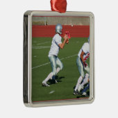 フットボールのクォーターバックのオーナメント メタルオーナメント (右)