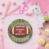 フットボールのグランジな第10誕生日のヴィンテージの緑 ペーパープレート (パーティー)