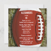 フットボールのグランジな第6誕生会のヴィンテージの緑 招待状 (裏面)