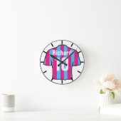 フットボールのファンシャツをパーソナライズ。 ラウンド壁時計 (ホーム)