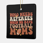 フットボールのママがいるときにレフェリーが必要な人 セラミックオーナメント (左)