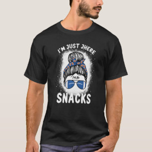 フットボールの乱雑な軽食を食べにおもしろい来ただけだ Tシャツ