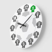 フットボールの時計-白と黒のシャツ ラージ壁時計 (傾斜)