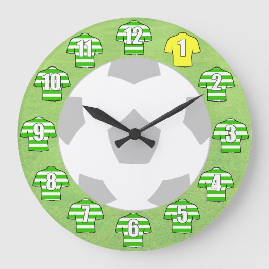 フットボールの時計-緑の巻きシャツ付き ラージ壁時計 (正面)