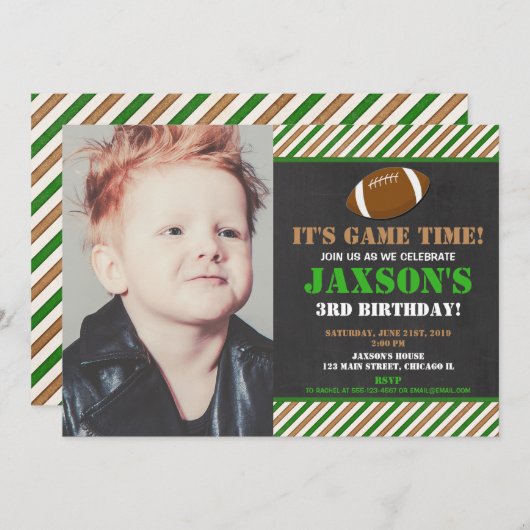 フットボールの誕生会の緑の黒の男の子の写真 招待状 (正面/裏面)