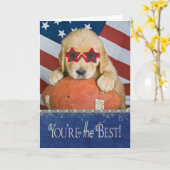 フットボールの誕生日のゴールデン・リトリーバー カード (黄色い花)