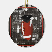 フットボールの身に着けている卒業の帽子、フットボールの単語 セラミックオーナメント (左)