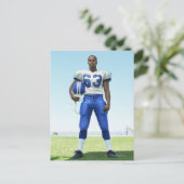 フットボールを持っているサッカー選手のポートレート ポストカード (スタンド正面)