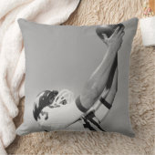 フットボールを遊んでいる人 クッション (ブランケット)