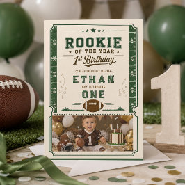 フットボールグリーンのルーキー1歳の誕生日パーティー 招待状