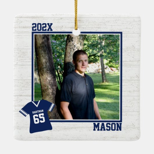 フットボールジャージーカラー編集可能シャツ（写真付き） セラミックオーナメント (裏面)