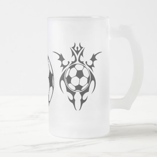 フットボールトライバル。 フロストグラスビールジョッキ (右)