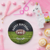 フットボールフィールドチームナンバースポーツハッピーバースデー ペーパープレート (パーティー)