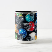 フットボール熱狂サッカーヘルメットパタンマグカップ ツートーンマグカップ (中央)