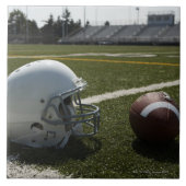 フットボール競技場のフットボールそしてフットボール用ヘルメット タイル (正面)