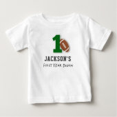 フットボール テーマ ファーストイヤー ダウン バースデー ベビーTシャツ (正面)