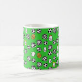 フットボール、ブラックストライプボール、およびファンの大きなパターン コーヒーマグカップ (中央)