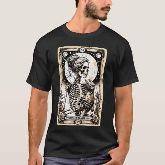 フトドラゴンのママ スケルトナロットカードアート ヒゲ Tシャツ (正面)