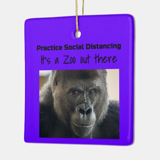 フニーコムによるコロナ暴動の中のゴリラ セラミックオーナメント (左)