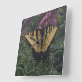 フパーソナライズされたォトイエローとブラックバタフライ スクエア壁時計 (傾斜)