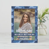 フフ!ブルー迷彩柄フォト誕生日ロブスター沸騰 招待状 (スタンド正面)