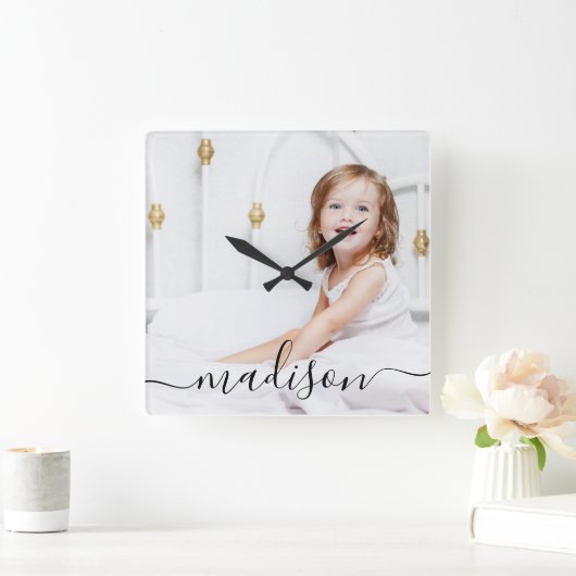 フモダンパーソナライズされたミニマルル写真と名前 スクエア壁時計 (ホーム)