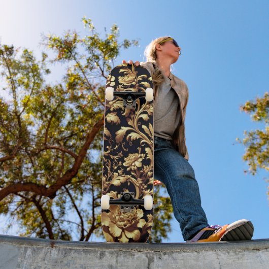 フュージョンエレガント：黒と金ゴールドの花フランドル スケートボード (室外1)