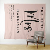 フューチャー ミセス パーソナライズド ブッシュ ピンク ブライダル シャワー タペストリー (インサイチュ(横))