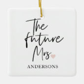 フューチャー・ミセス & ユア・ネーム | モダン・ビューティ・ギフト セラミックオーナメント (正面)