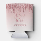 フューチャー ミセス ローズゴールド ブラッシュ ピンク スパークル グリッター 缶クーラー (裏面)