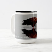 フライウェイの夢を見る:少年のハゲワシ ツートーンマグカップ (正面左)