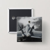 フライトデッキディレクターがF/A-18F信号を発する 缶バッジ (正面&裏面)