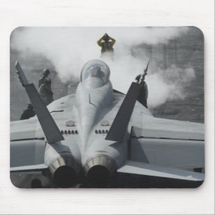 フライトデッキディレクターはF/A-18Fに信号を送ります マウスパッド