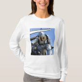 フライトデッキ上で救助訓練を行う Tシャツ (正面)