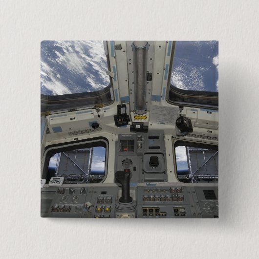 フライトデッキ内からの眺め 缶バッジ (正面)